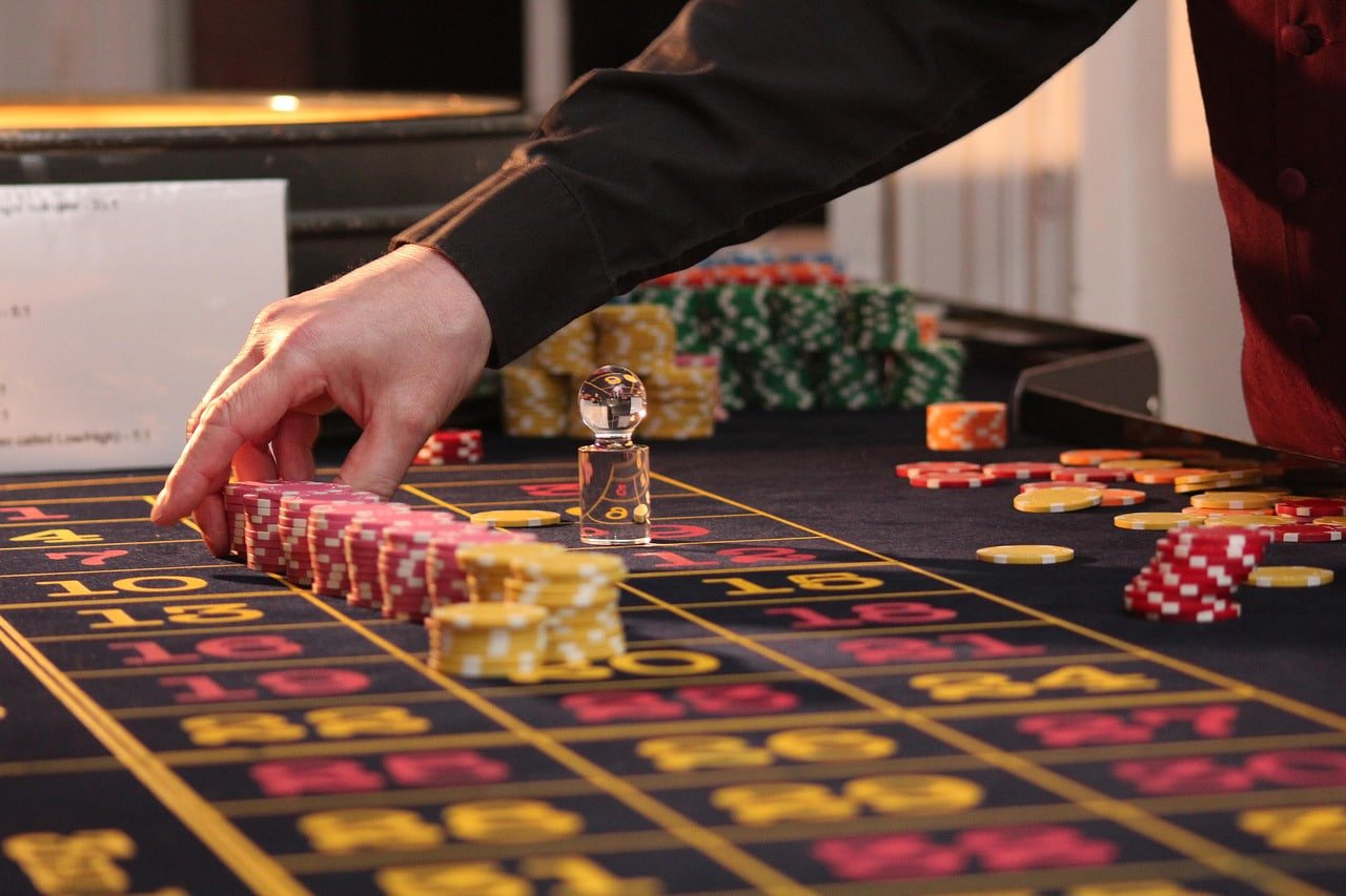 warisan slot app interface showing football betting and live casino options